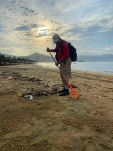 La Gobernadora Evelyn Salgado Mando a Limpiar las Playas de Acapulco