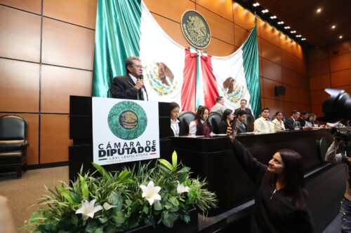 Ricardo Monreal Toma Protesta a Legisladores Juveniles por un Día de la Universidad de la Chontalpa