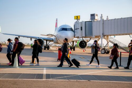 Ocho Nuevas Rutas Aéreas Impulsan el Turismo en el Hogar del Sol