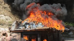 Marina y FGR Incineran Cargamento Millonario de Cocaína en Acapulco