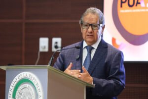 Exhorta Higinio Martínez a Universitarios a Vigilar a los Gobernantes