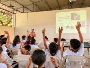 Mujeres Aprenden a Elaborar Productos Para Generar Ingresos