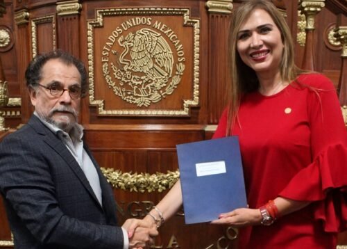Rinde Homenaje Miriam Saldaña en Congreso CDMX al Escultor Miguel Peraza