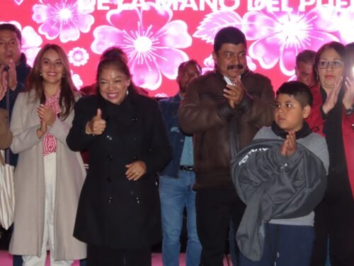 Texcoco Rinde Homenaje a sus Oficios con Personajes Luminicos por Día de Muertos en Jardín Municipal
